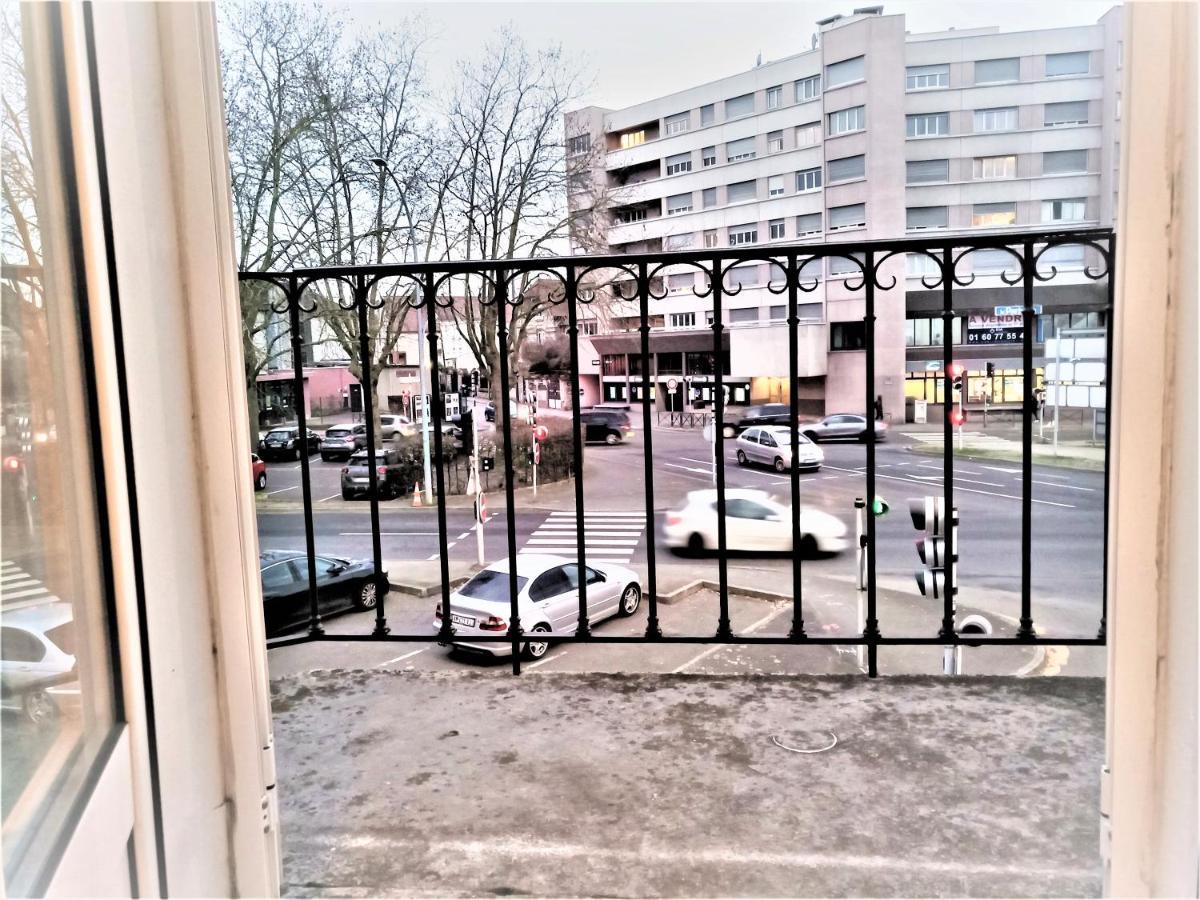 Appartement Proche Centre Ville, Gare Et Autoroute Melun Exteriör bild