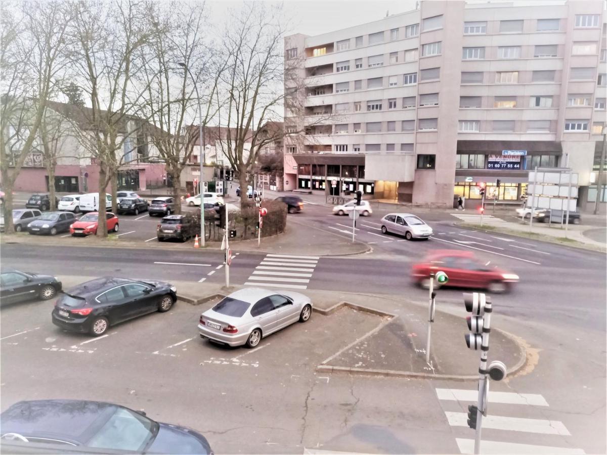 Appartement Proche Centre Ville, Gare Et Autoroute Melun Exteriör bild