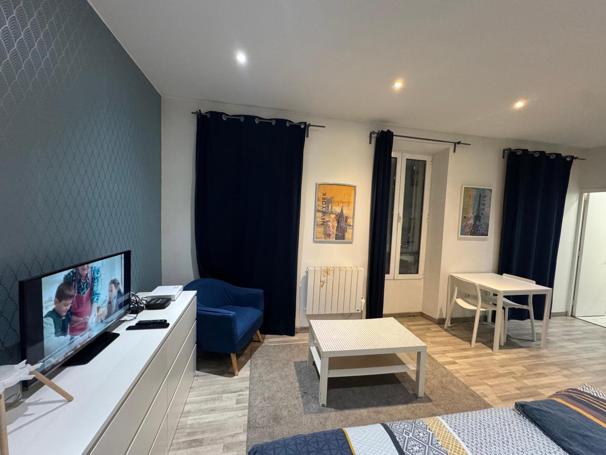 Appartement Proche Centre Ville, Gare Et Autoroute Melun Exteriör bild